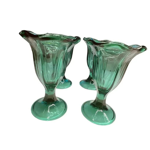 Vintage Anchor Hocking Emerald Green Large Glass Tulip Cups Ice Cream Sundae - Picture 1 of 7